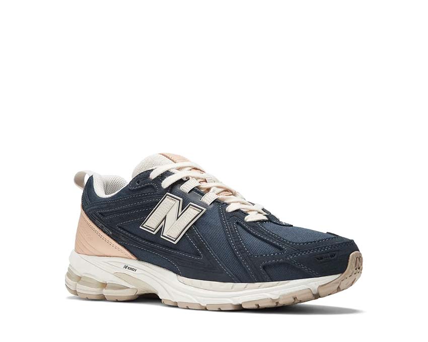 vue latérale — New Balance 1906 navy beige tige mesh suède
