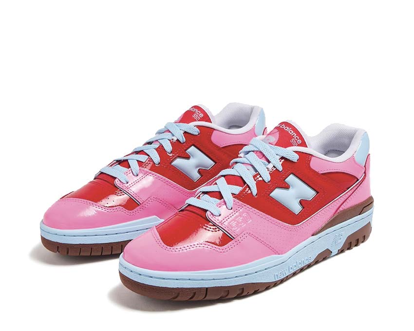 New Balance 550 Patent Leather Team Red vue latérale — cuir verni brillant