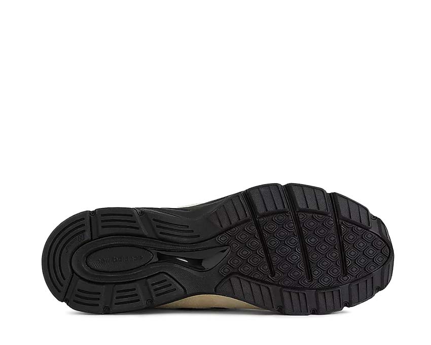 New Balance 990v4 Macadamia Made in USA — vue arrière talon noir et beige