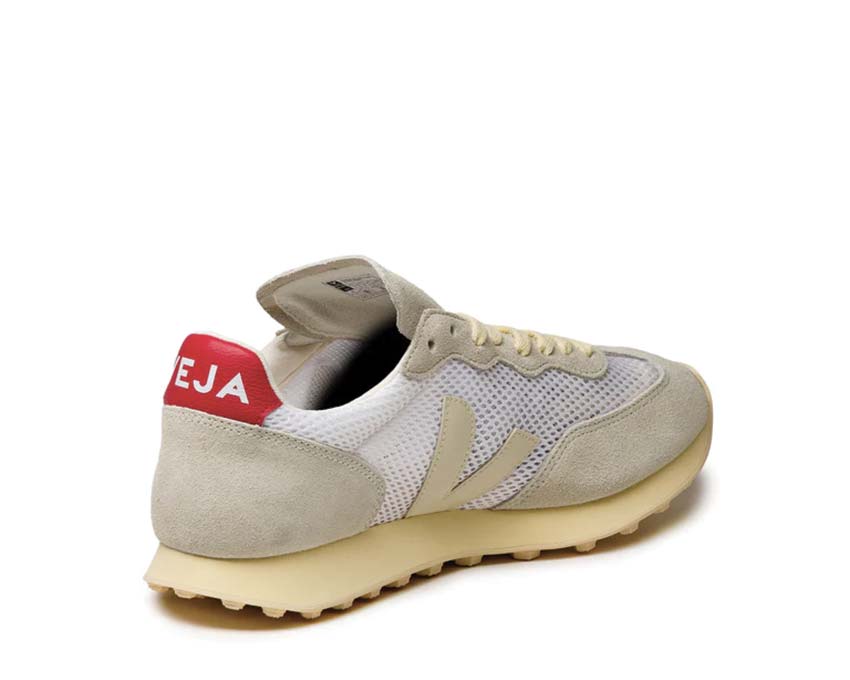 Veja Rio Branco Lunar/Pierre side view — grained three-tone leather