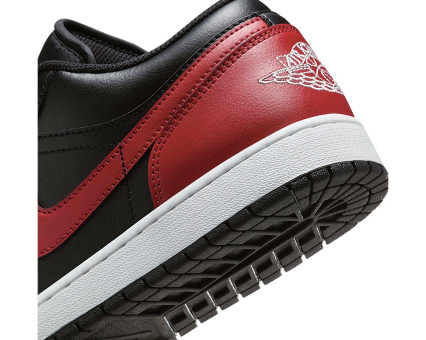 Jordan Air Jordan 1 Low Bred Black Varsity Red Summit White Seitenansicht — Leder Rot und Schwarz