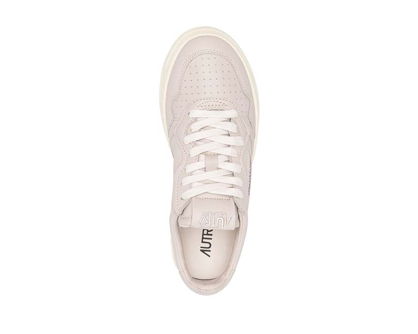 Autry Medalist Low Goat Grey detail — grey grained leather finish