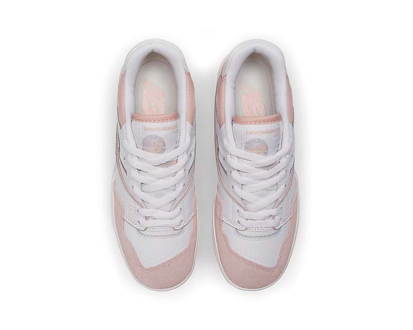New Balance 550 W Blanc/Rose détail — cuir lisse et empiècements colorés