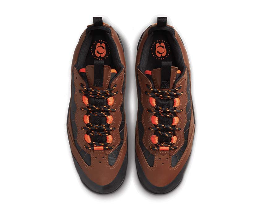 Nike ACG Air Mada Bison Black Hyper Crimson Detail — Synthetikobermaterial