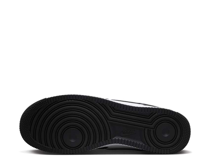 Nike Air Force 1 '07 Black White — vue trois quarts homme