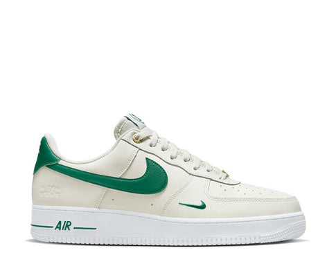 Nike Air Force 1 '07 LV8 Sail Malachite White Metallic Gold — sneaker homme édition LV8
