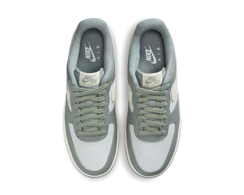 Nike Air Force 1 07 LX Mica Green Coconut Milk dettaglio — tomaia pelle
