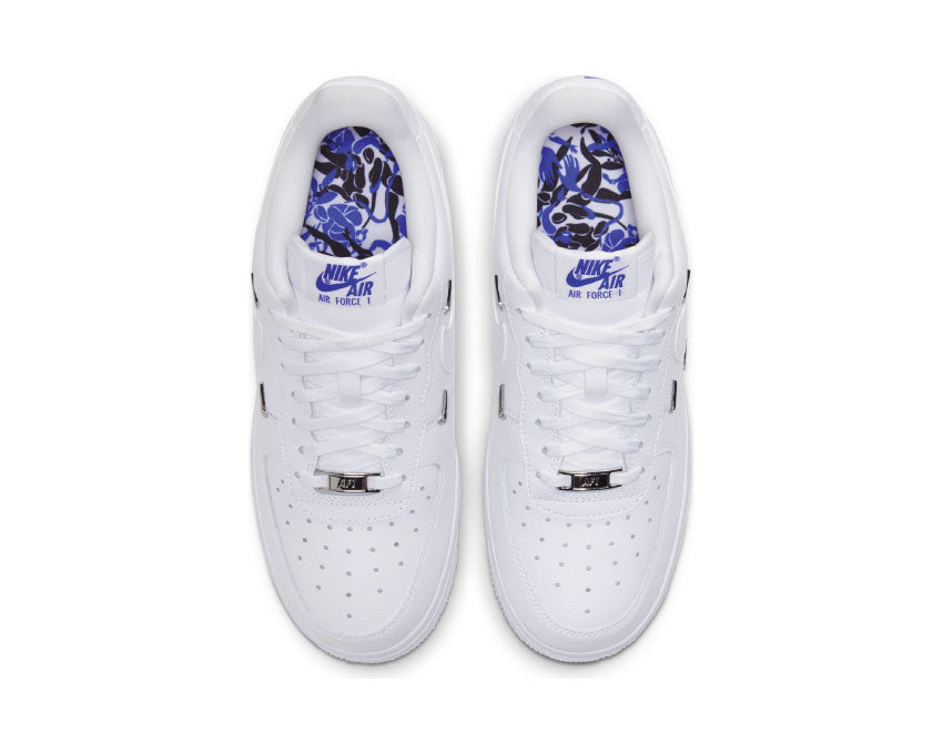 Nike Air Force 1 '07 LX W White Hyper Royal détail — tige cuir