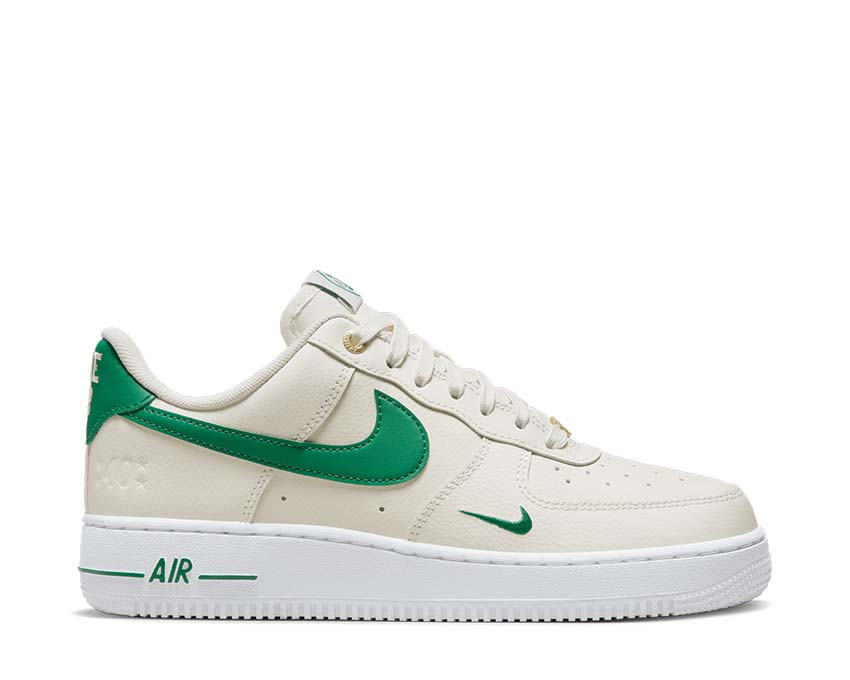 Nike Air Force 1 '07 SE W Sail Malachite White Metallic Gold — sneaker donna edizione speciale