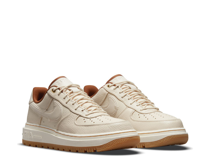 Nike Air Force 1 LUXE Pearl White Pale Ivory vista lateral — cuero perla lujoso