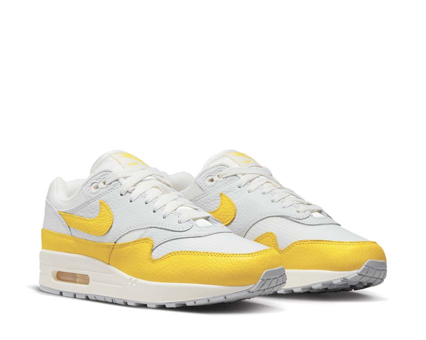 Nike Air Max 1 W Photon Dust Tour Yellow vue latérale — mesh et cuir femme