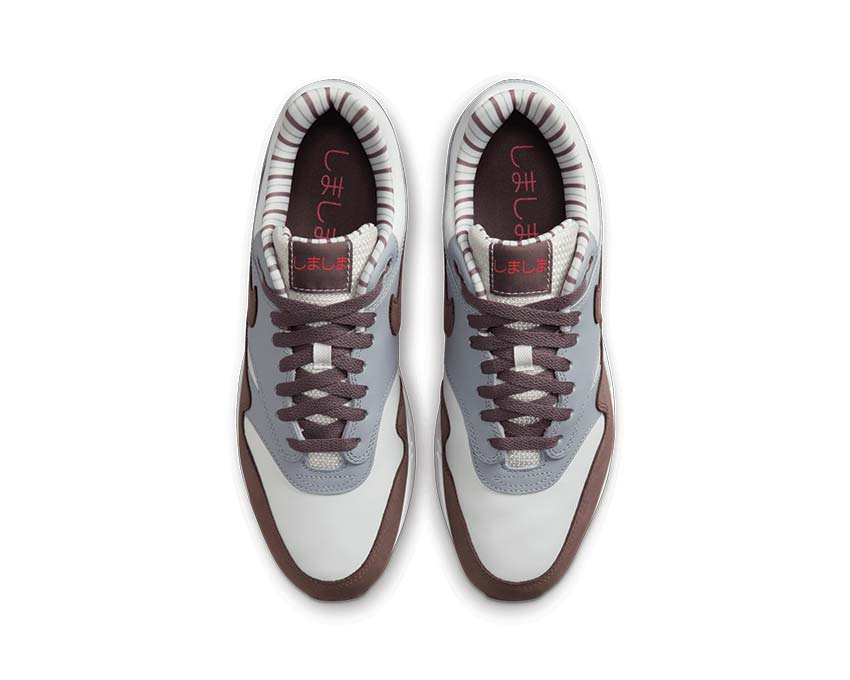 Nike Air Max 1 PRM Summit White Plum Eclipse détail — tige cuir daim