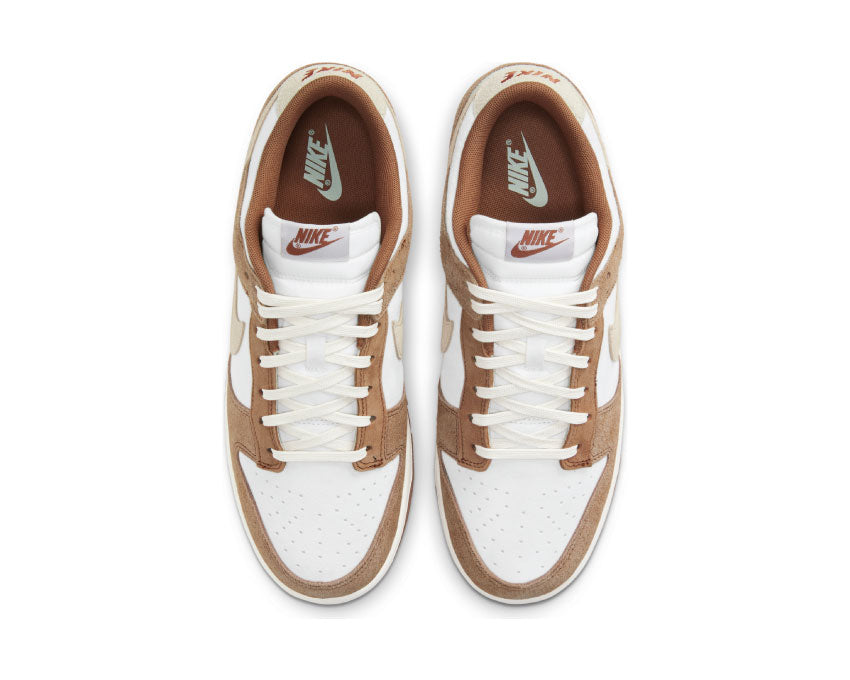 Nike Dunk Low Retro Premium Curry Sail Detail — Curry und Fossil Lederoberteil