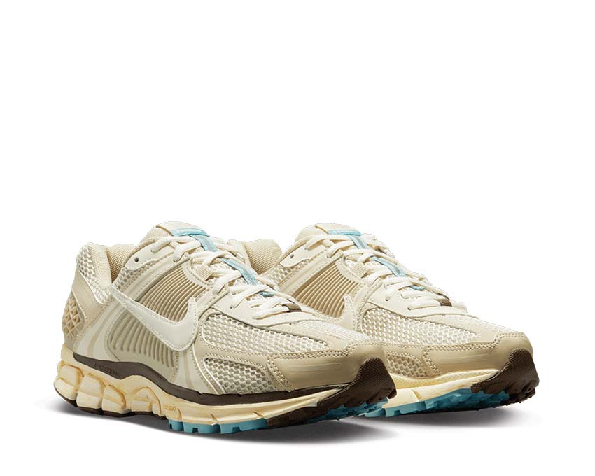 Nike Zoom Vomero 5 Oatmeal Pale Ivory Sail LT Chocolate vista laterale — mesh e overlays