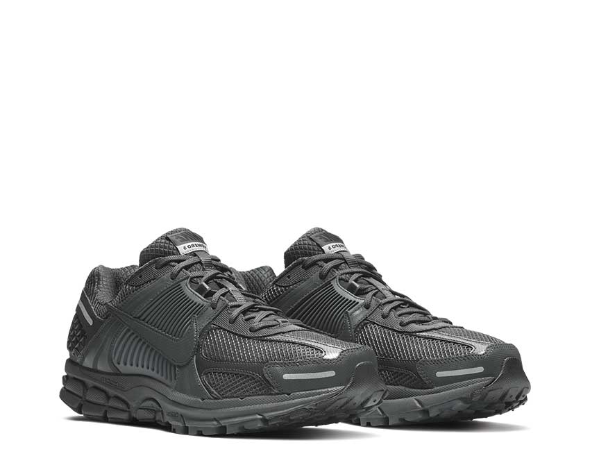 Nike Zoom Vomero 5 SP Anthracite Seitenansicht — dunkles Mesh und Overlays